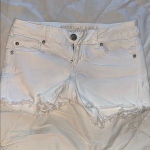 Size 4 white American Eagle shorts